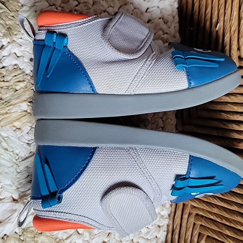 Ikiki Spider Squeaky Toddler Shoes | Blue/Gray, size 6 - Picture 8 of 15